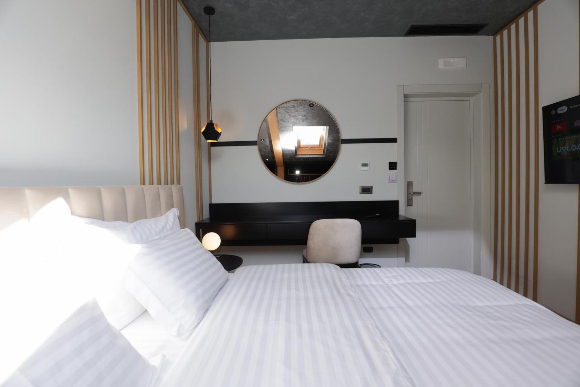 Gremmy Boutique Hotel ティラナ エクステリア 写真