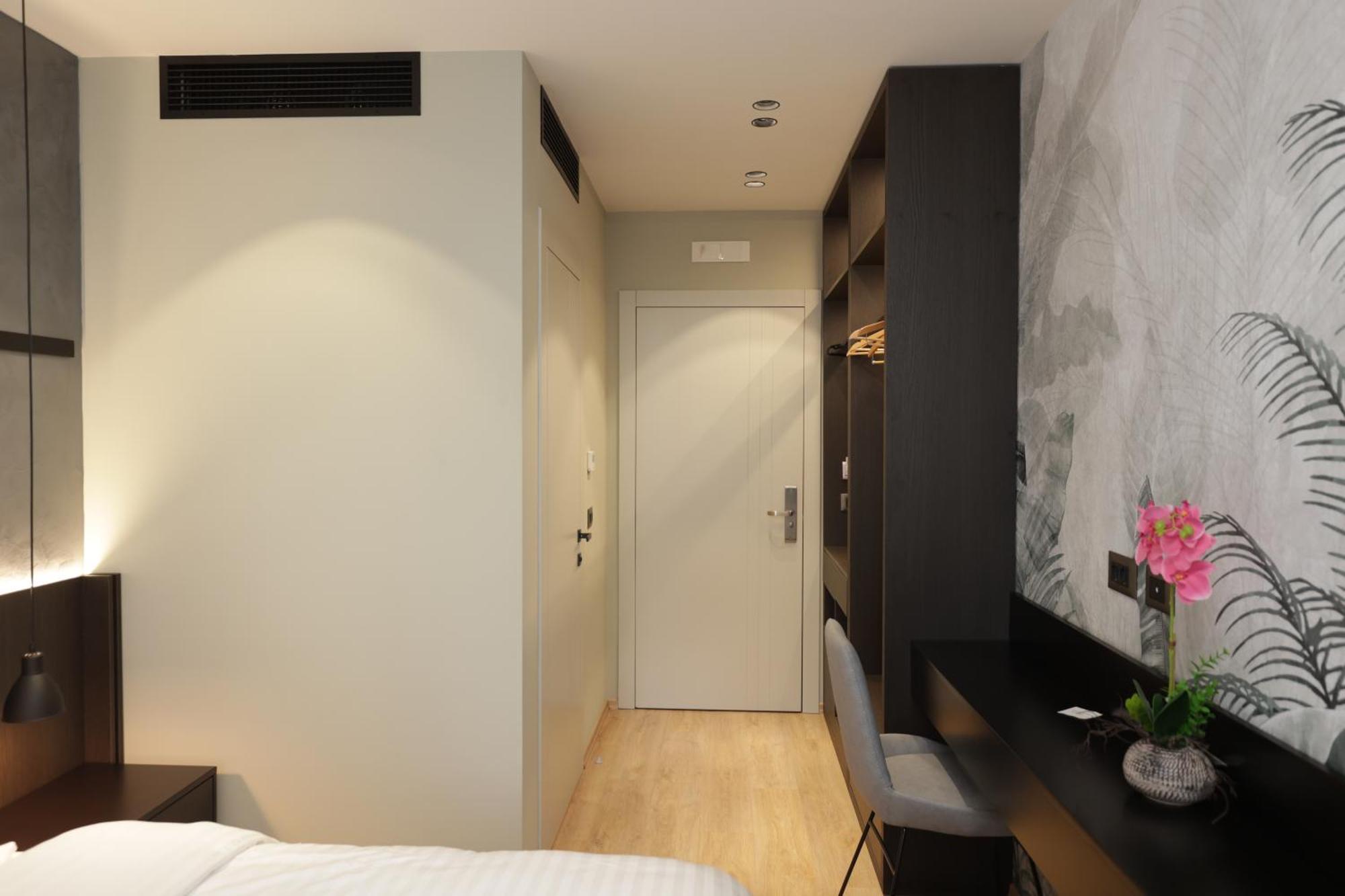 Gremmy Boutique Hotel ティラナ エクステリア 写真